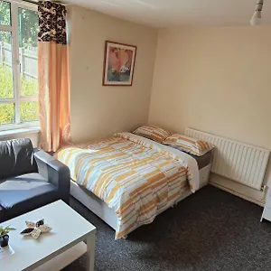 Ensuite Flat Apartment London